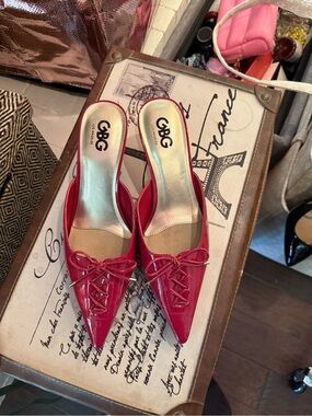 GBG Los Angeles Hot Pink Pointed-Toe Slip-On Mules with Lace Detail